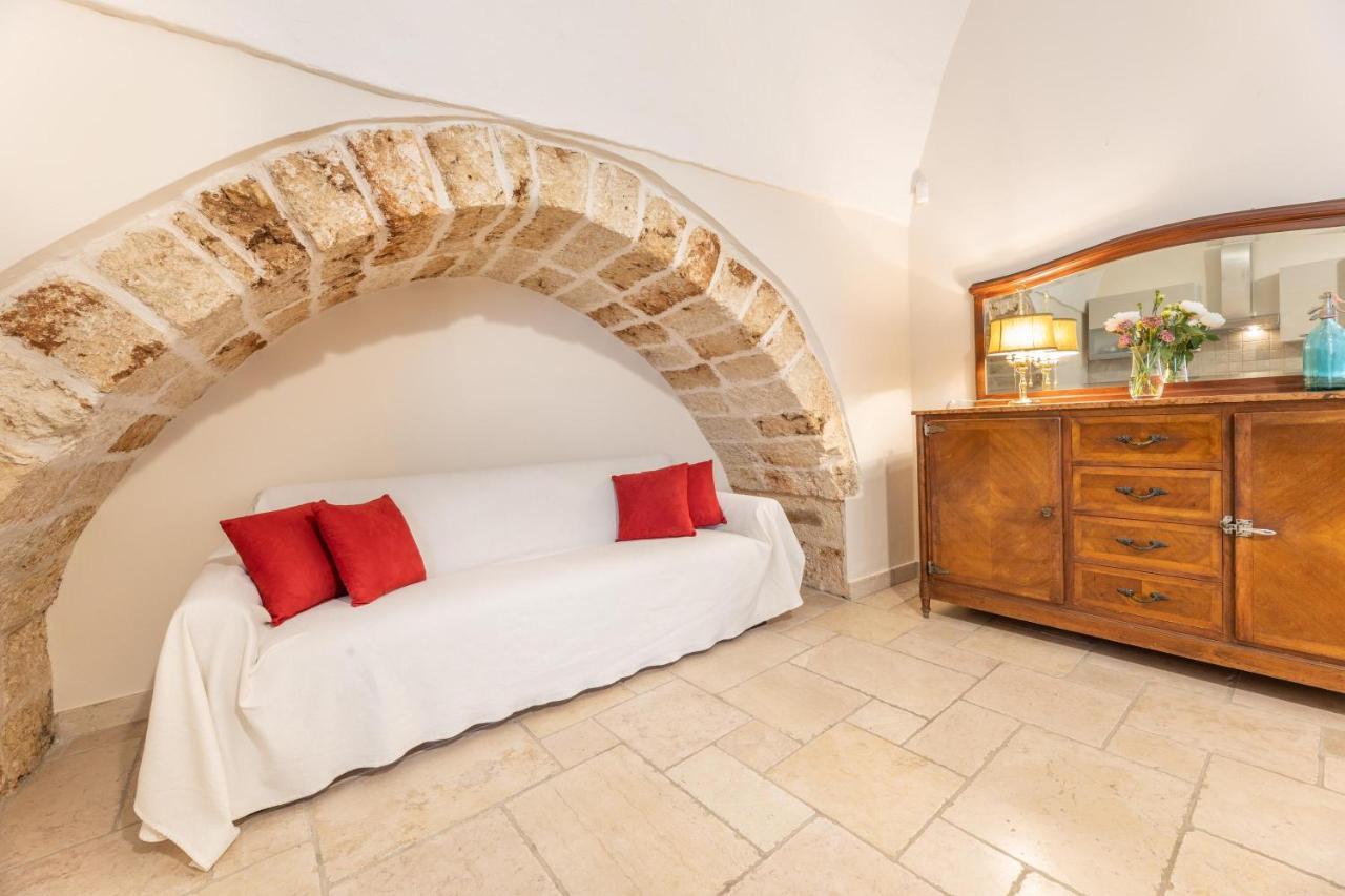 Courtyard With Pool Villa Racale Bagian luar foto